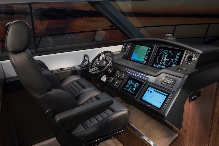 The dual-seat helm station features Glass Bridge multi-function displays, digital throttles, joystick, and further displays including CZone display for full vessel system monitoring and control. 
