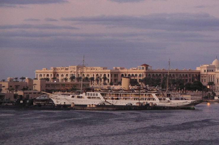 El Mahroussa détient la distinction d'être le plus ancien yacht de cette liste. Mesurant 478 pieds, elle a été construite en 1865 pour le souverain égyptien. À l'époque, les roues à aubes et le charbon la propulsaient. Elle sert le président égyptien aujourd'hui pour les affaires de l'État. En fait, elle a marqué la réouverture du canal de Suez en 2015. Photo par Ralf Grabbert / TheYachtPhoto.com.