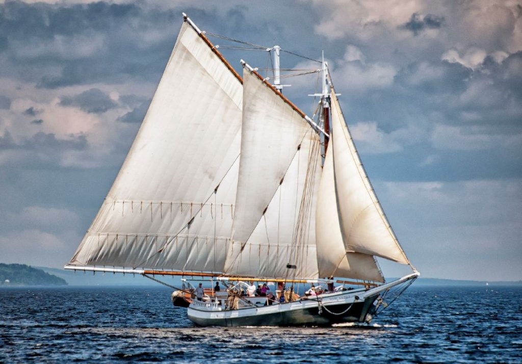1916-Traditional Maine-Windjammer-schooner