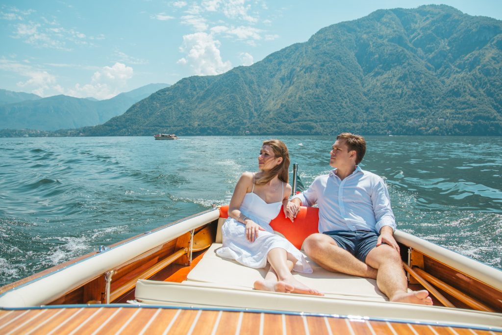 A-couple-of-a-classic-boat-in-Lake-Como