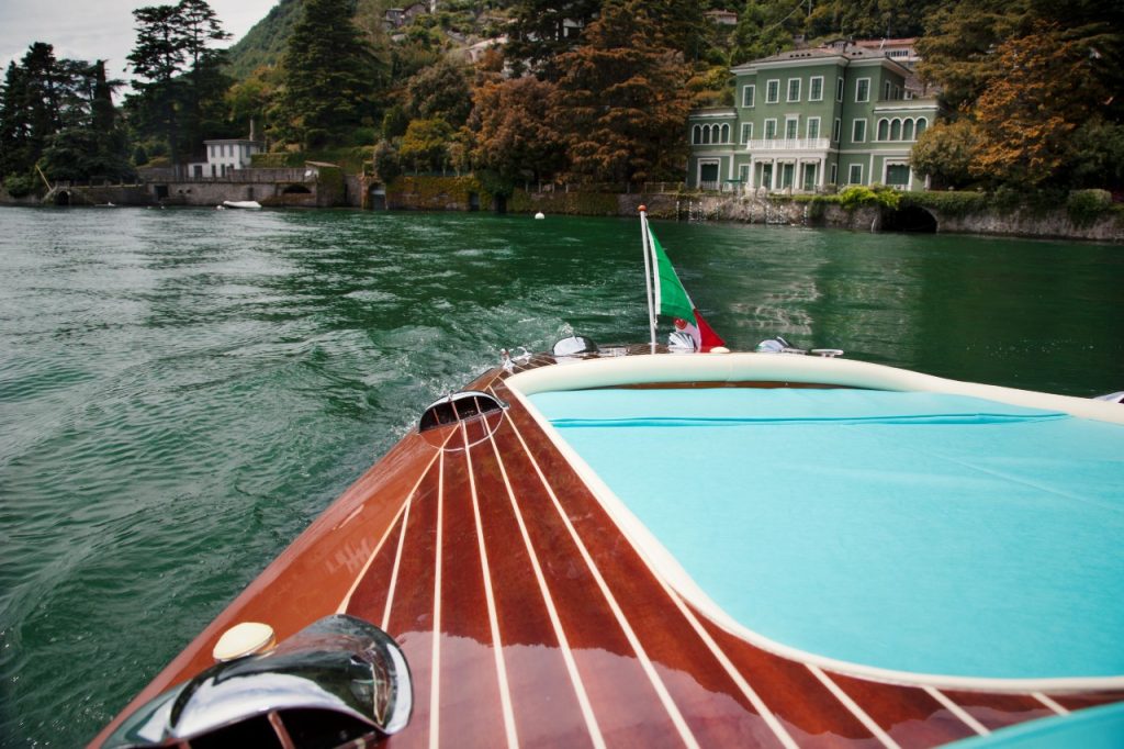 A-classic boat-in-Lake-Como