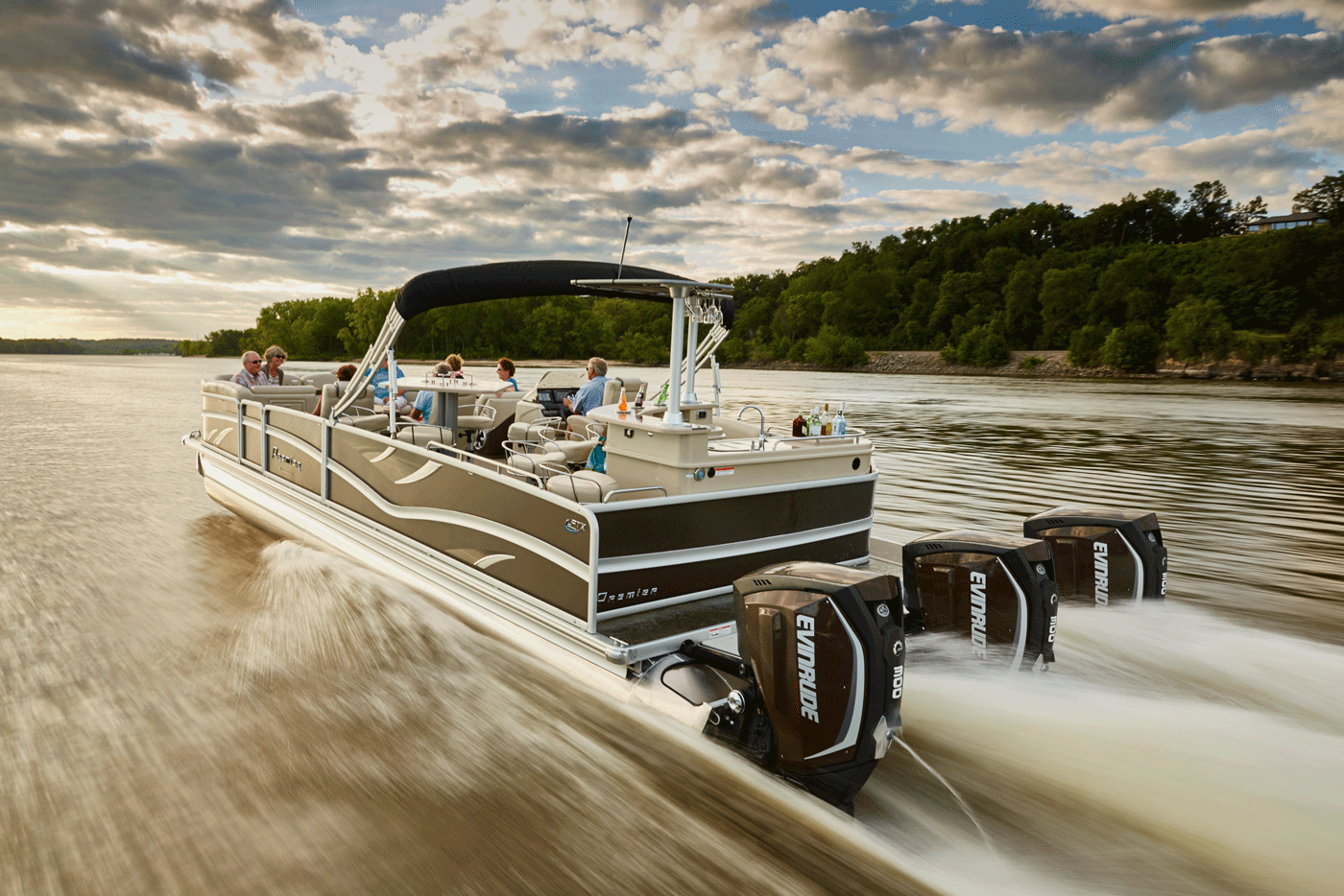 Dodici 310 luxury pontoon
