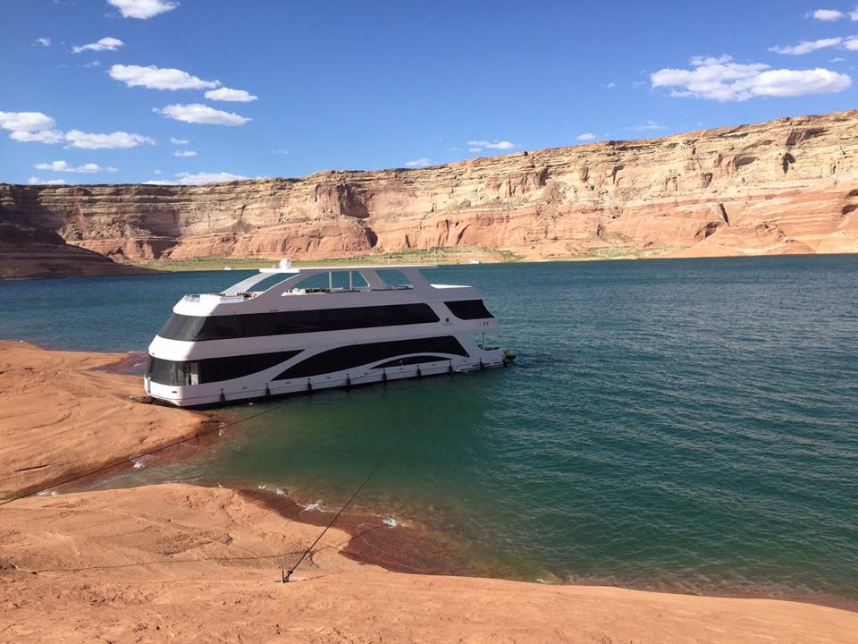 adonia yachts lake powell