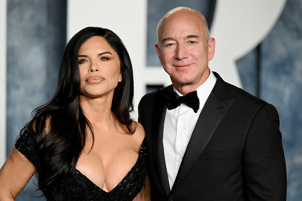 Jeff Bezos and Lauren Sánchez at 2023 Vanity Fair Oscar Party