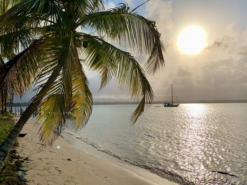 Sailing-to-remote-anchorages-in-Southern-Panama