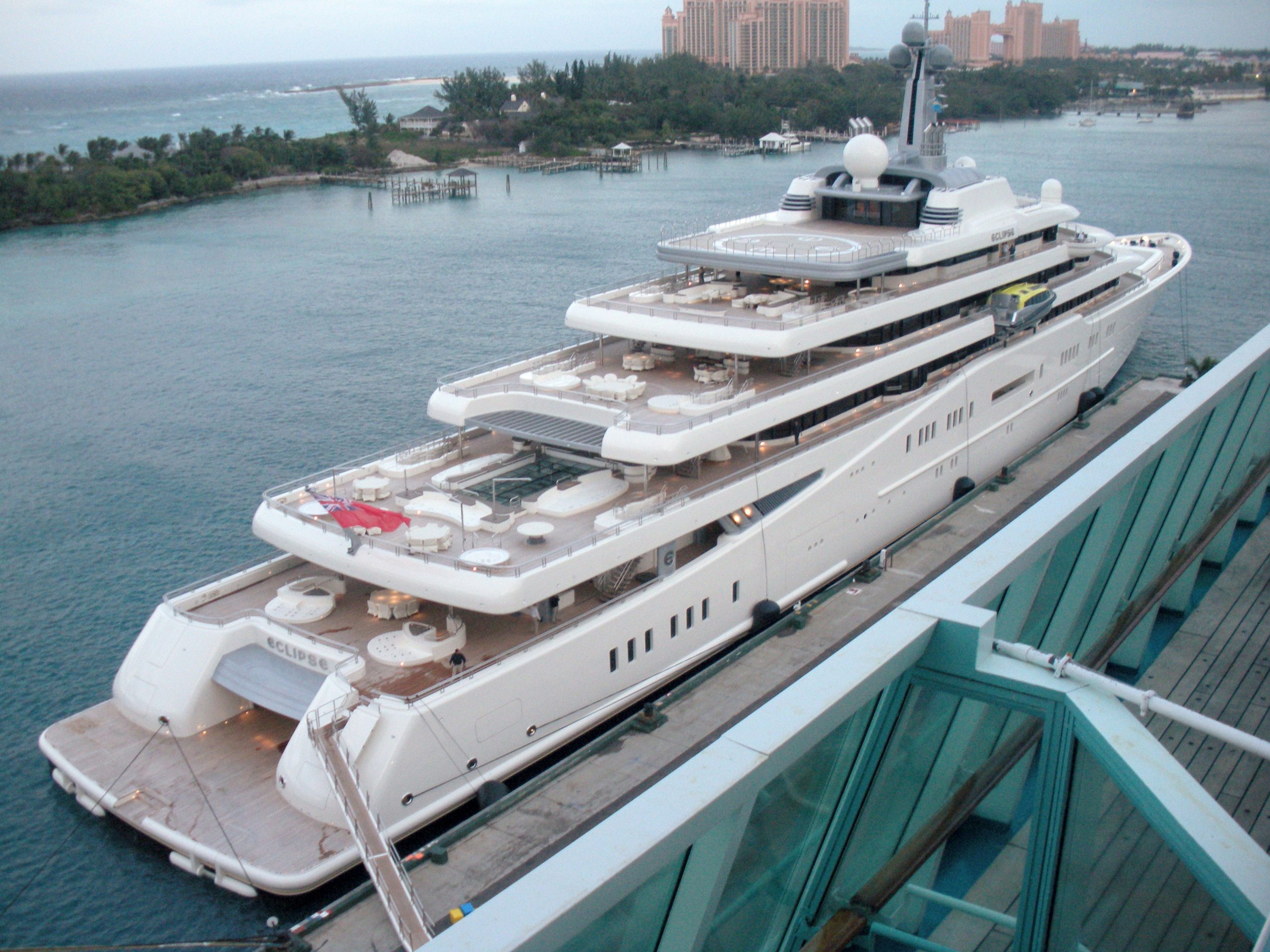 where is abramovich yacht