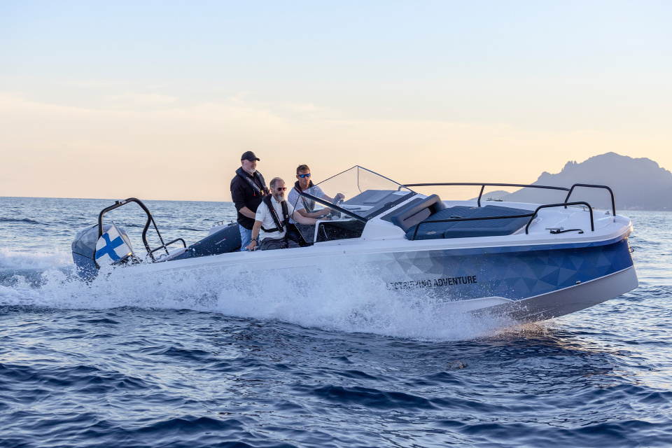 Axopar 25 Electric Sea Trial Review: Dialing In The Future